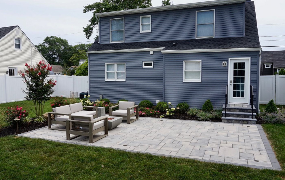 Spring Lake Heights, NJ: Minimalistic Outdoor Living with Freeform Plantings