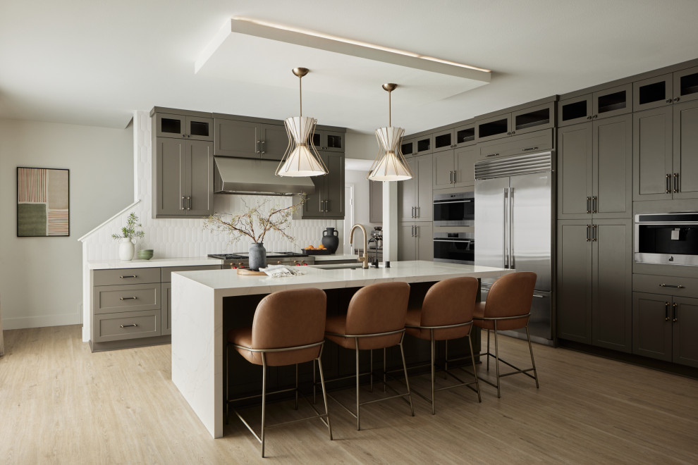Kitchen - transitional kitchen idea in Orange County