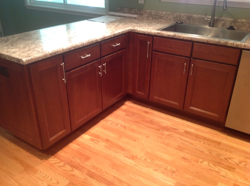 Example of a transitional kitchen design in St Louis