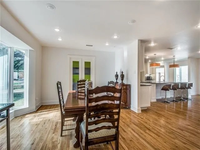 10208 Hedgeway dining-room