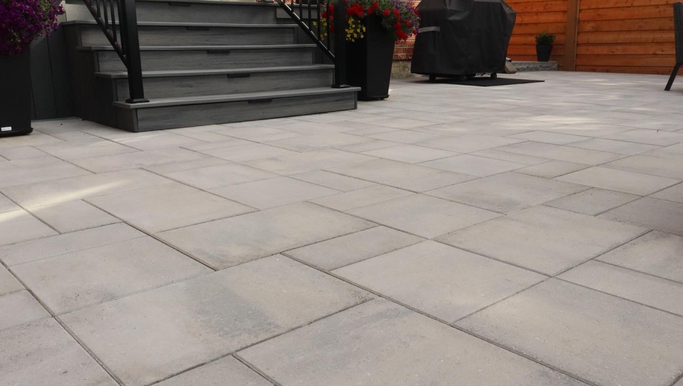Patio - patio idea in Toronto