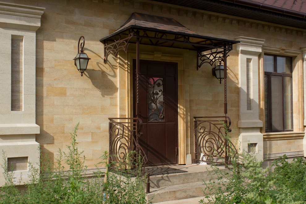 Облицовка природным камнем комплекса для отдыха с беседкой.