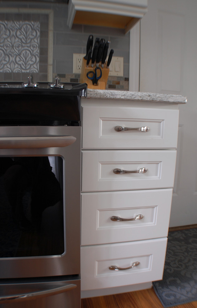 Home design - transitional home design idea in Bridgeport