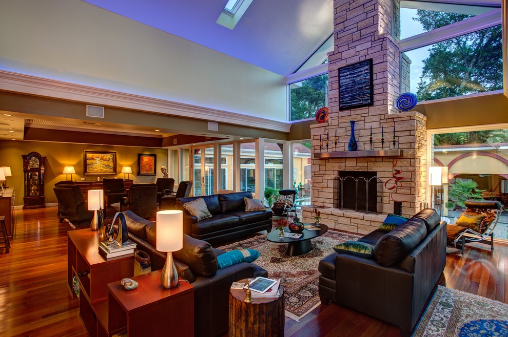 This is an example of a contemporary living room in Little Rock.