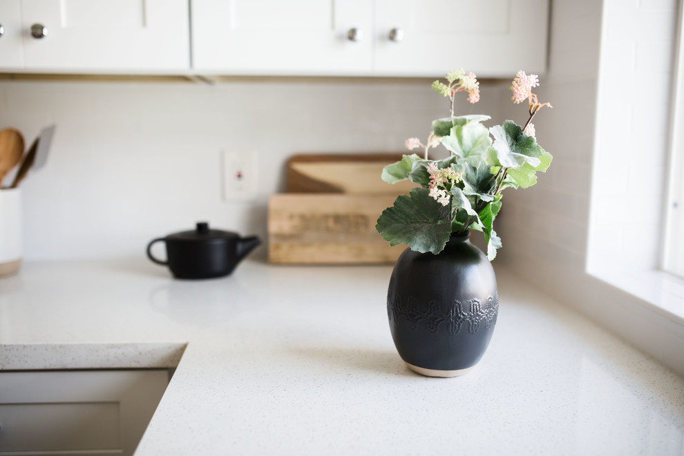 Home design - transitional home design idea in Phoenix