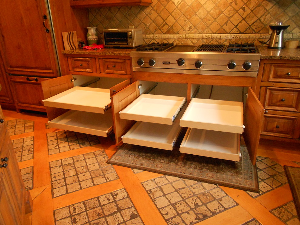 Home design - rustic home design idea in Minneapolis