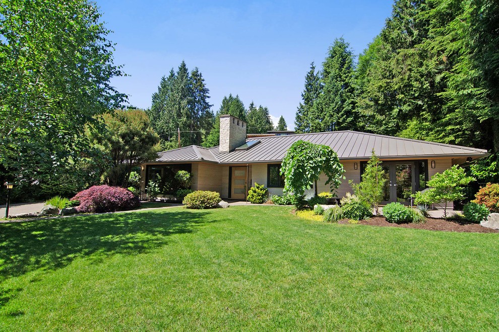 Transitional exterior home idea in Vancouver