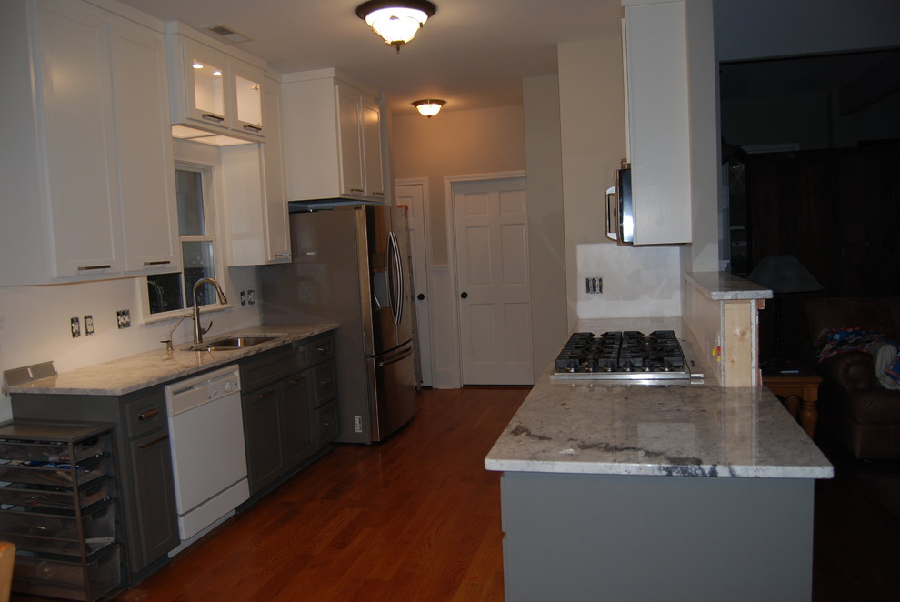 Need help on choosing a grout color for my glass tile backsplash