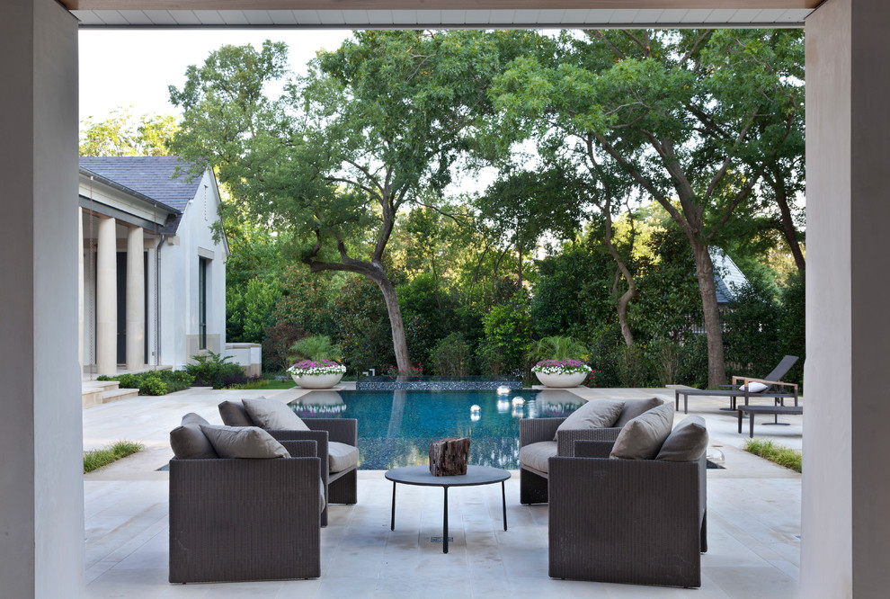 Example of a transitional home design design in Dallas