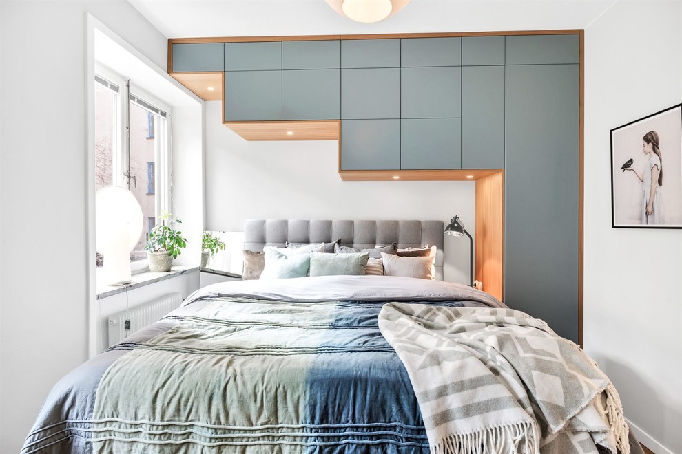 Design ideas for a scandinavian guest bedroom in Stockholm with white walls.