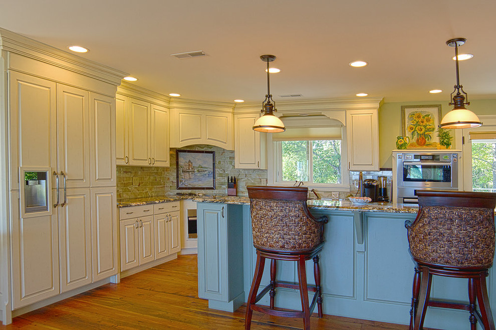 Transitional kitchen photo in New York
