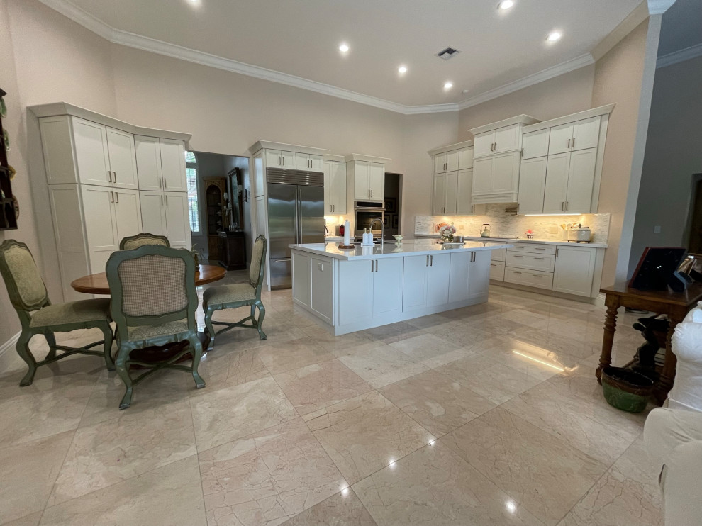 Home design - transitional home design idea in Miami