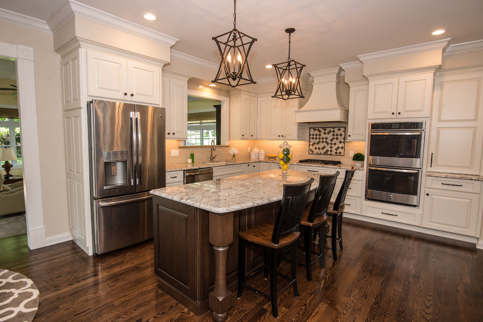 Inspiration for a transitional kitchen remodel in St Louis