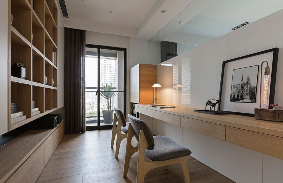 Лаконичный интерьер квартиры с кабинетом и детской комнатой от L DESIGN
