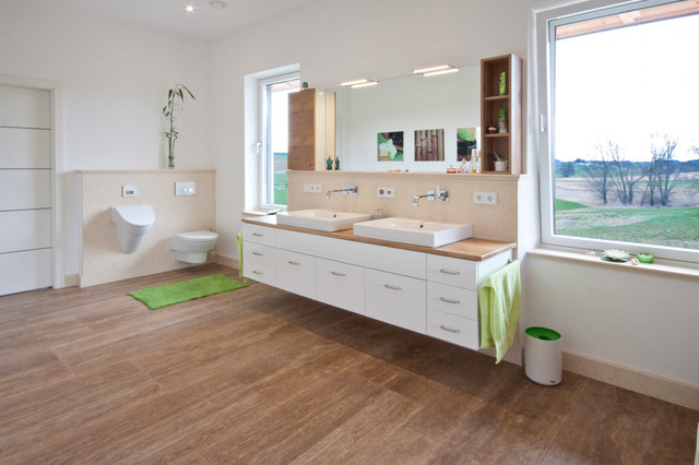 Bad Collage Aus Cleopatra Creme Travertin Noche Und Forest Brown