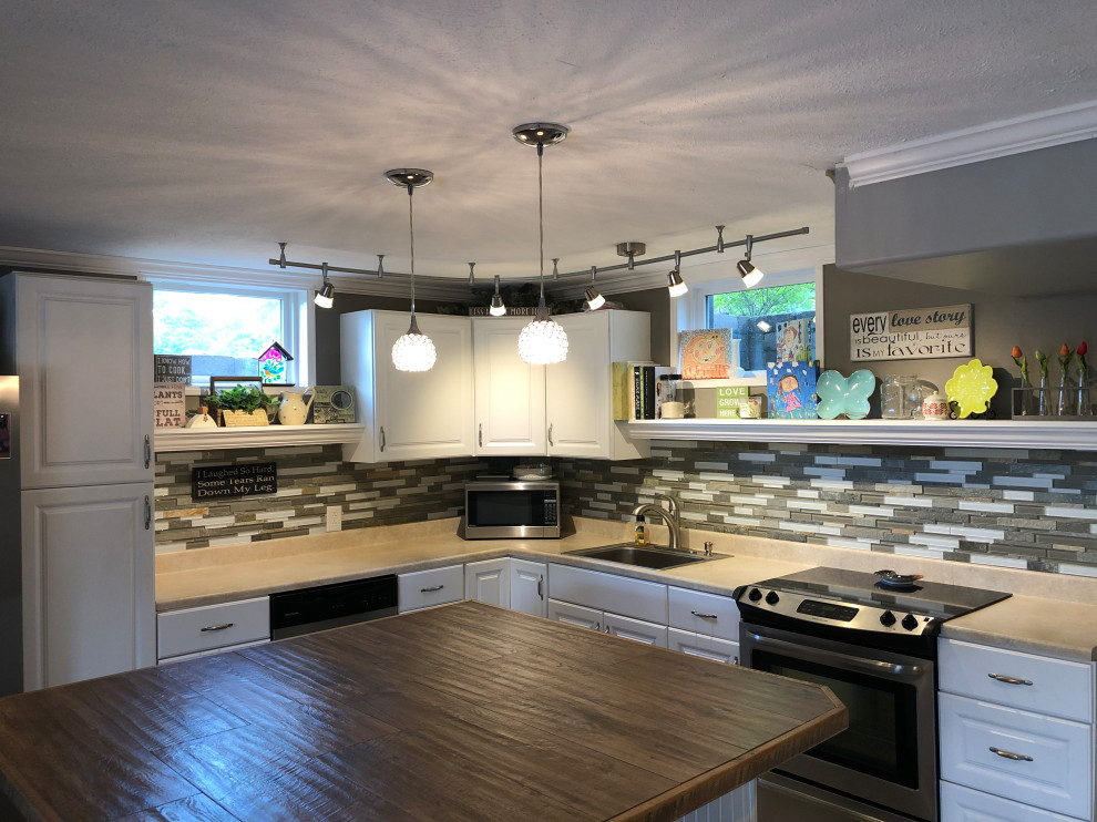 Transitional kitchen photo in Cincinnati