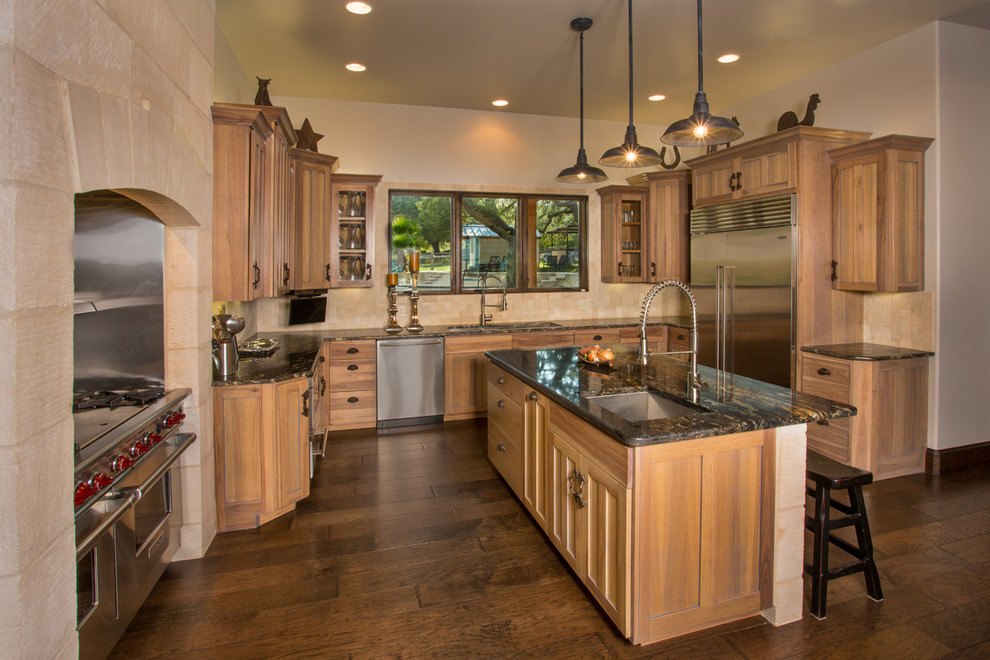 Kitchen - rustic kitchen idea in Austin