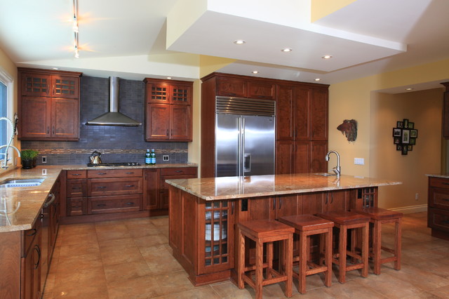 Transitional transitional-kitchen