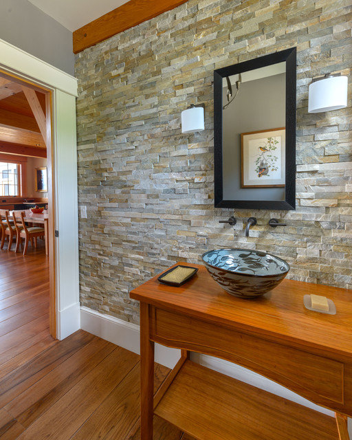 Lake Sunapee Timberframe Hybrid rustikal-badezimmer