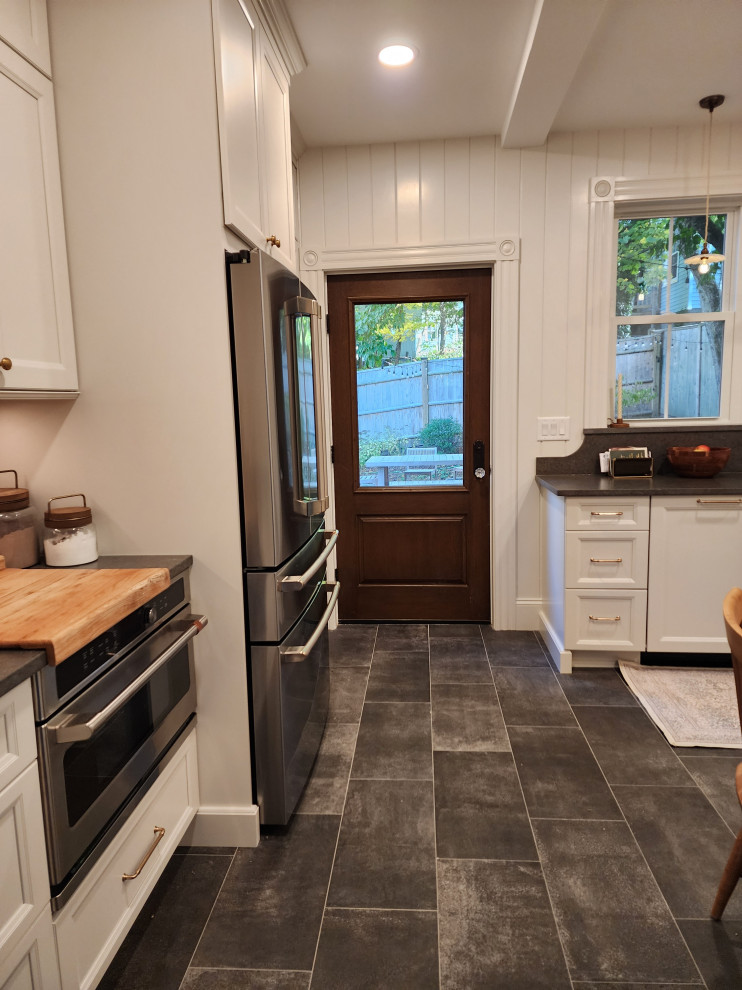 16831 - The Purrfect Kitchen
