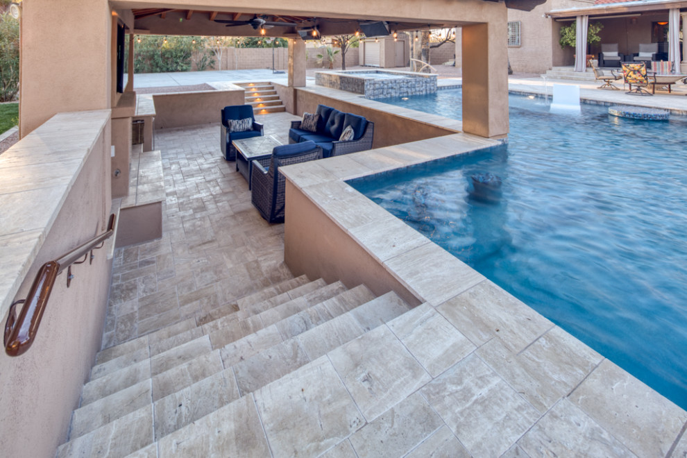 Großer Moderner Schwimmteich hinter dem Haus in individueller Form mit Pool-Gartenbau und Betonboden in Phoenix