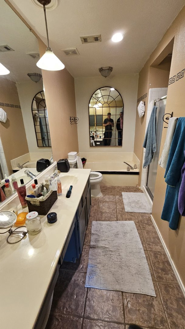 Carrollton TX,  Wendy Master Bathroom