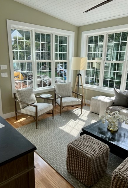 NEUTRAL SUNROOM