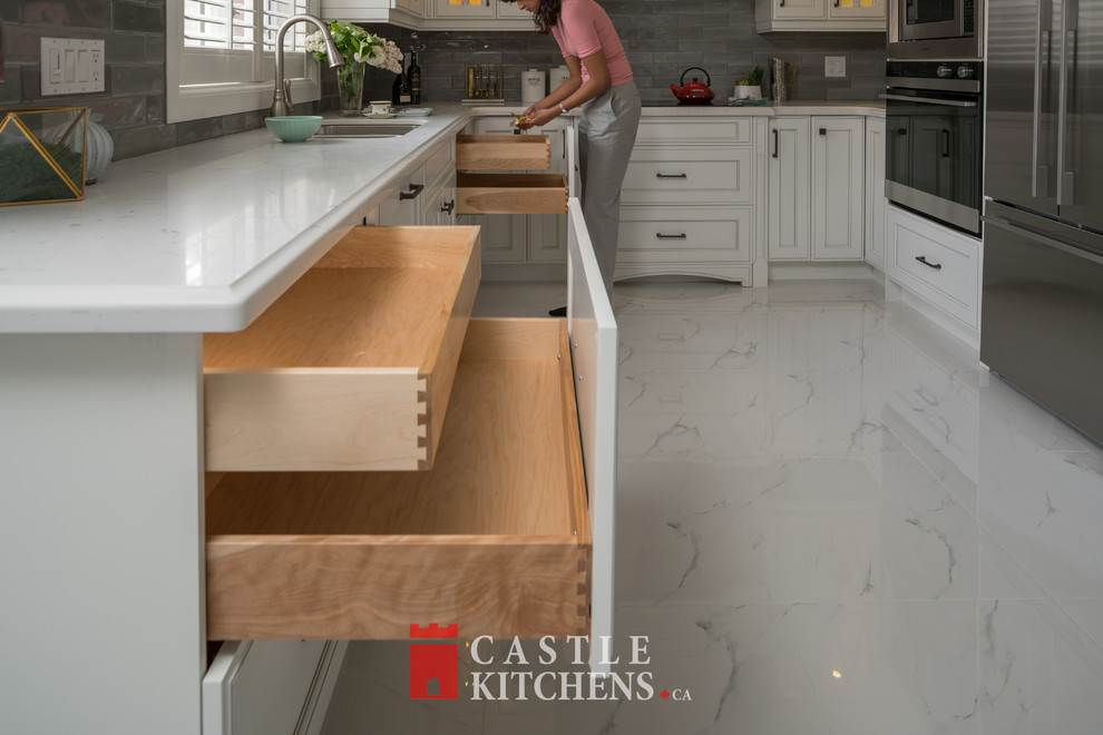Example of a transitional home design design in Toronto