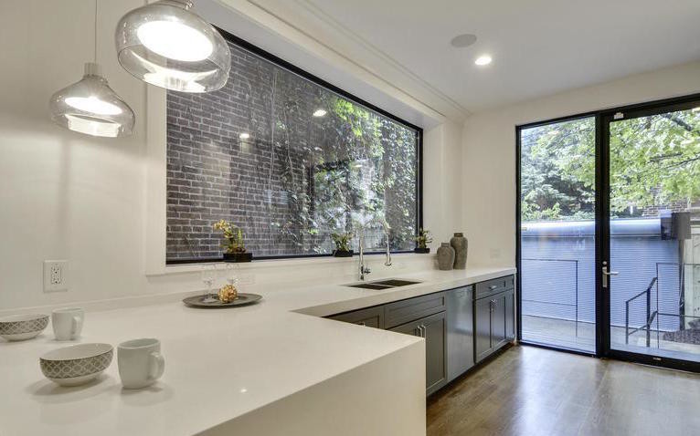 Example of a transitional kitchen design in DC Metro