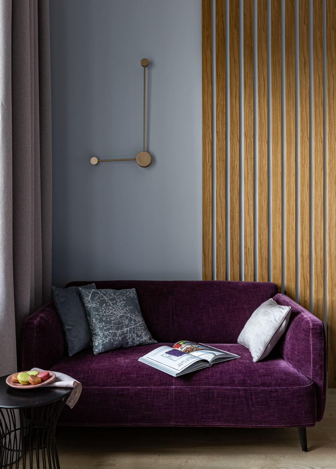 Кухня в Петергофе с высокими потолками