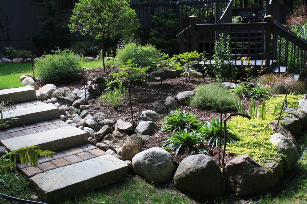 Стильный дизайн: маленький участок и сад в стиле рустика для на участке и в саду - последний тренд