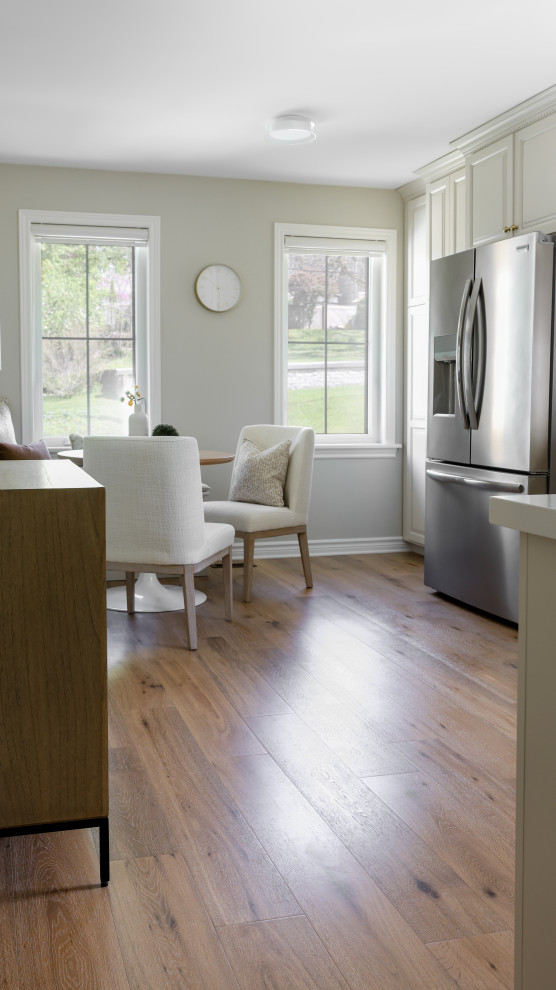 Example of a transitional kitchen design in Toronto
