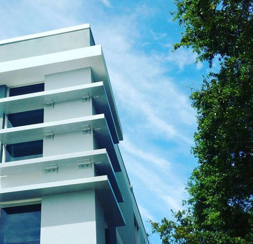 Example of a transitional home design design in Miami