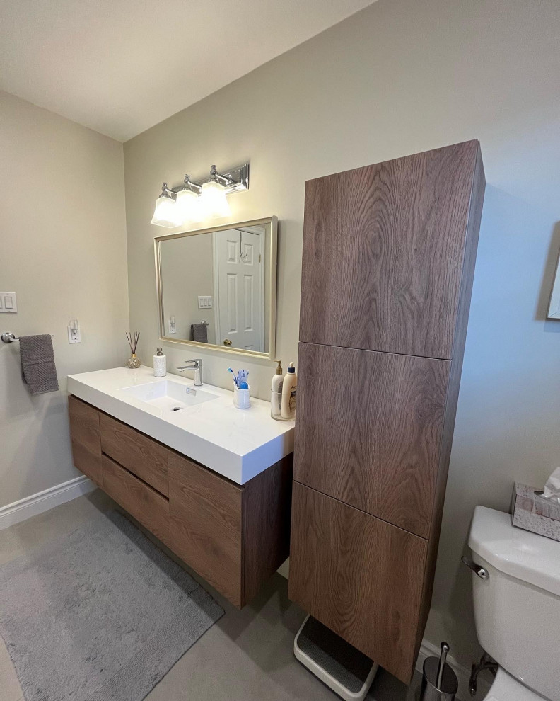 Bathroom - transitional bathroom idea in Toronto