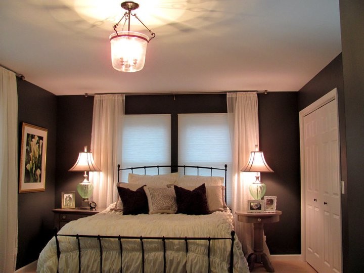 Inspiration for a mid-sized country master bedroom in Chicago with grey walls and carpet.