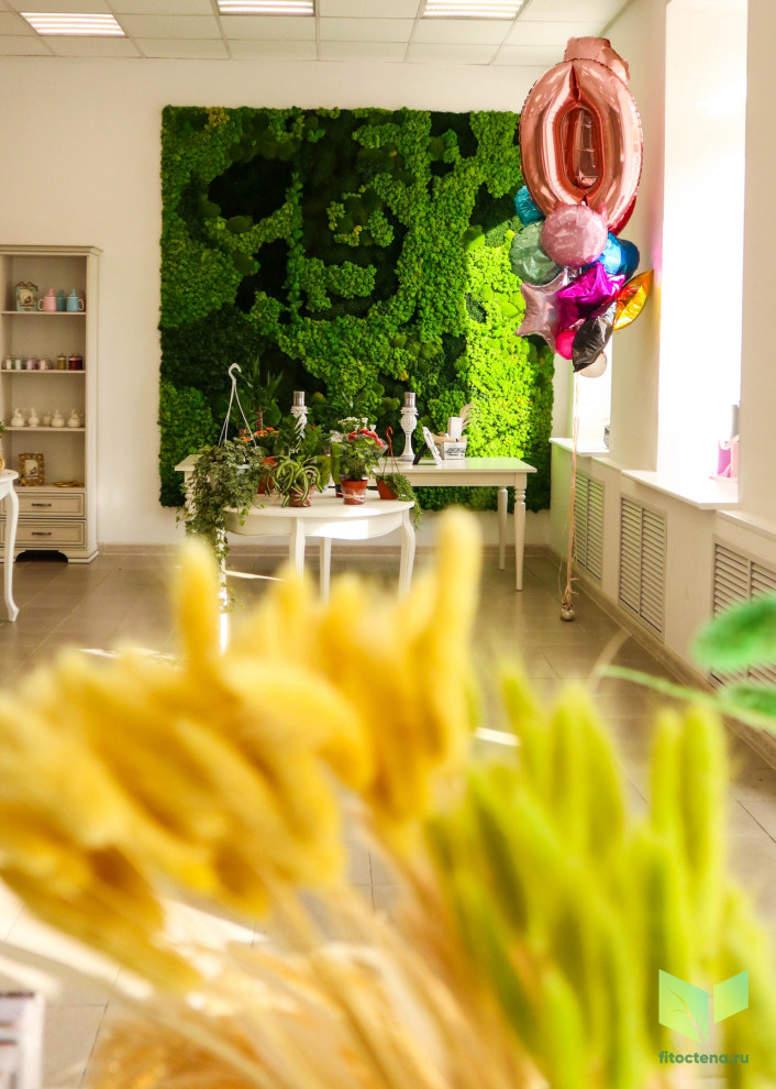Вертикальное озеленение салона цветов "Флаура"