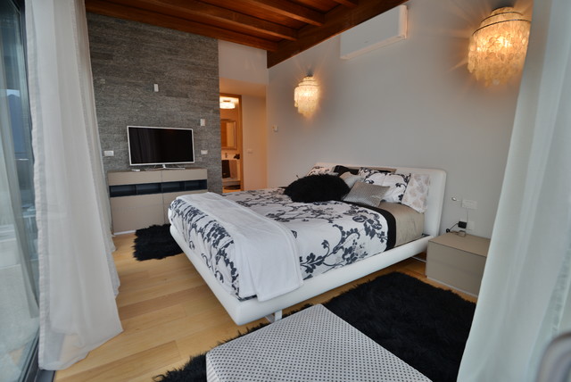 appartamento a Menaggio contemporary-bedroom