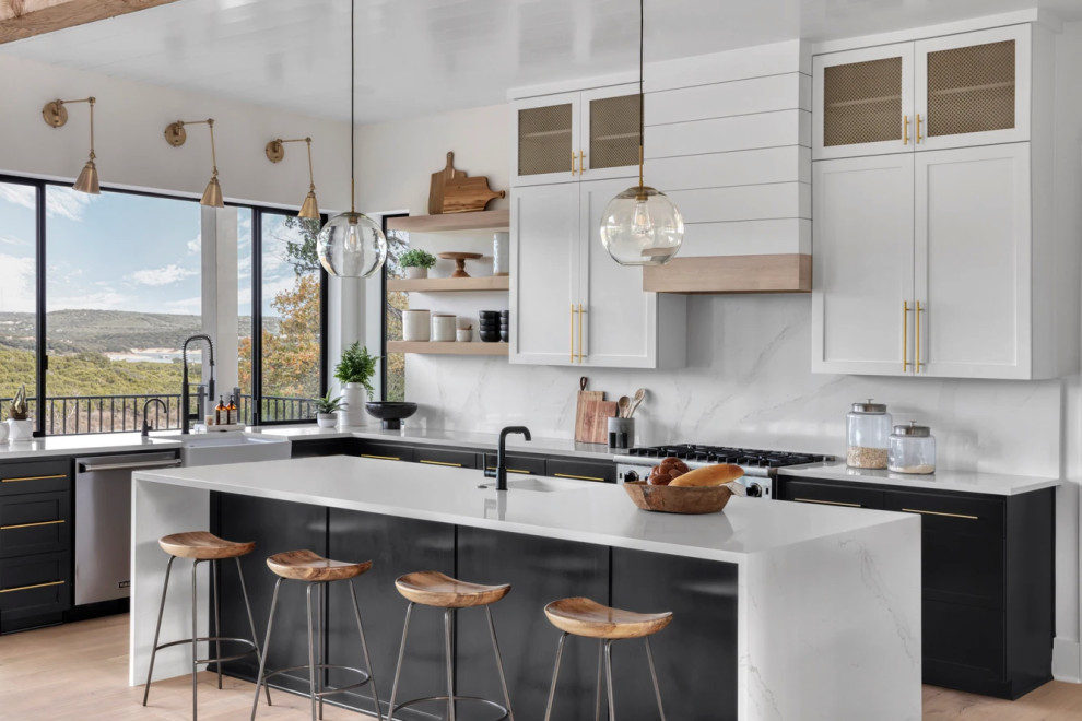 Kitchen - modern kitchen idea in Austin