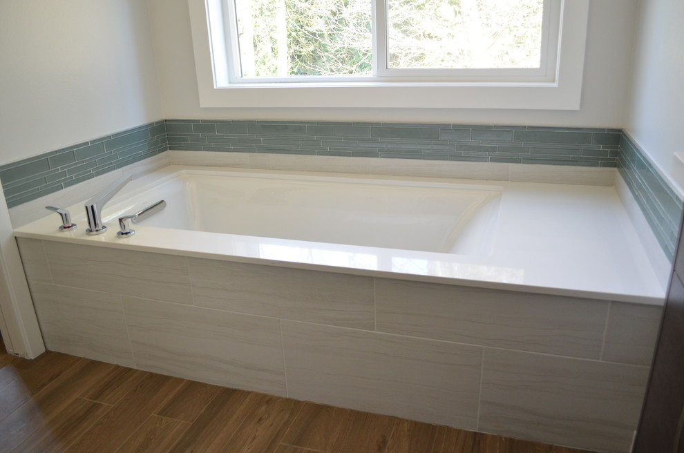 This is an example of a mid-sized contemporary master bathroom in Seattle with an undermount sink, flat-panel cabinets, dark wood cabinets, engineered quartz benchtops, an undermount tub, an alcove shower, a one-piece toilet, gray tile, ceramic tile, grey walls, porcelain floors, brown floor and a hinged shower door.
