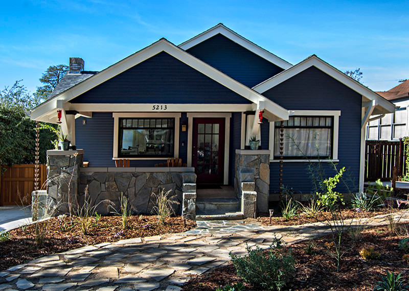 Mid-sized traditional one-storey blue exterior in Los Angeles with wood siding and a hip roof.