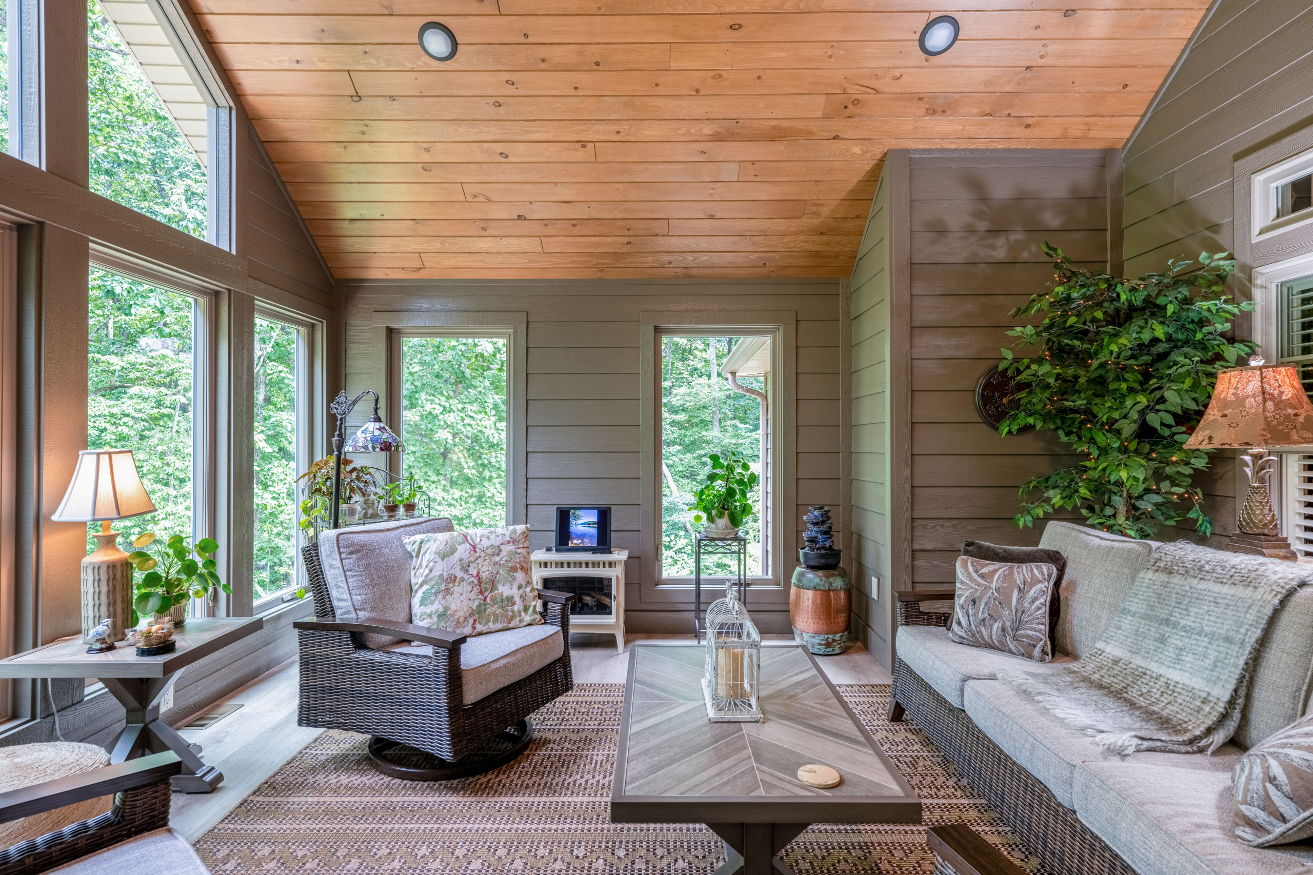 47 Cedar Ridge Circle - Sunroom / Flooring