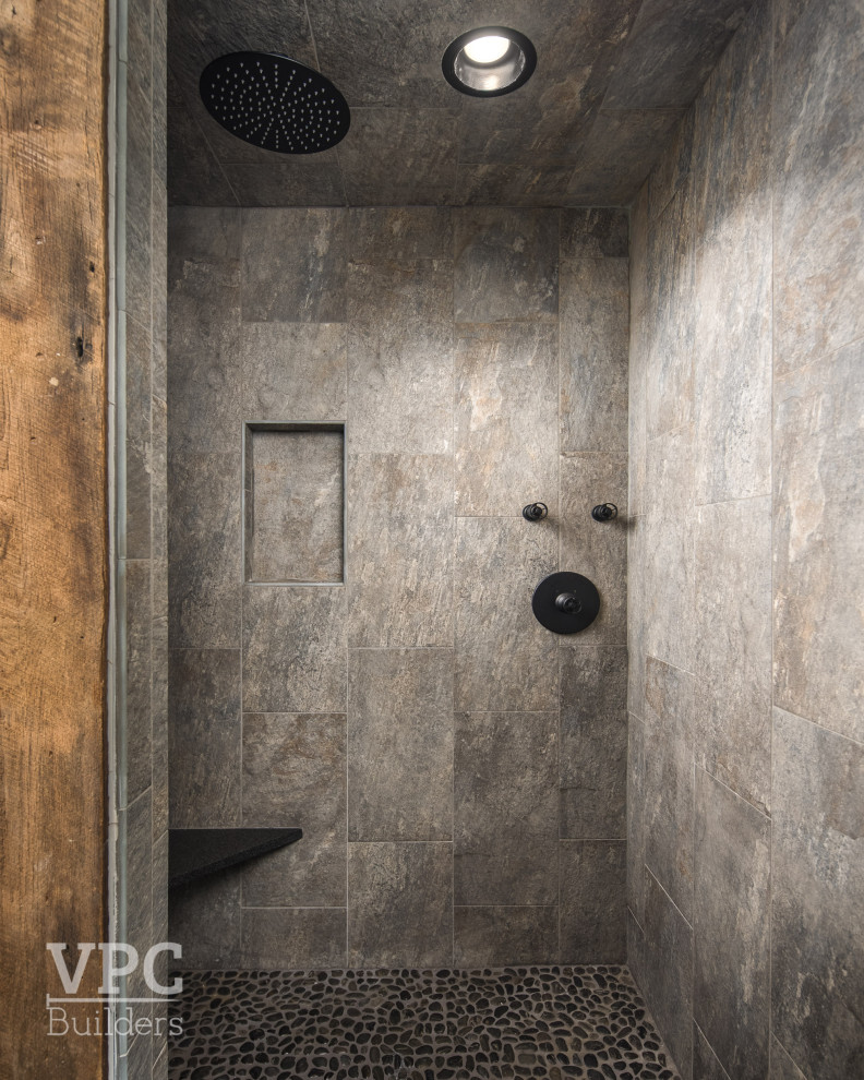 На фото: главная ванная комната среднего размера в современном стиле с серыми фасадами, серой плиткой, белыми стенами, настольной раковиной, серой столешницей, тумбой под две раковины и подвесной тумбой