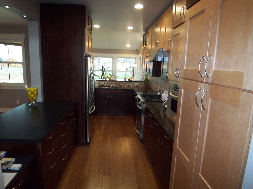 Eat-in kitchen - mid-sized transitional galley bamboo floor eat-in kitchen idea with an undermount sink, shaker cabinets, dark wood cabinets, quartz countertops, beige backsplash, ceramic backsplash, stainless steel appliances and a peninsula