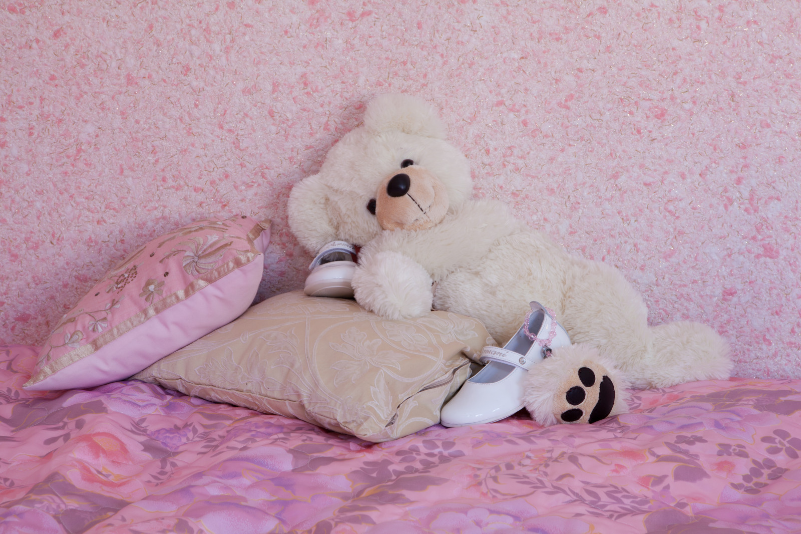 Интерьеры с отделкой жидкими обоями