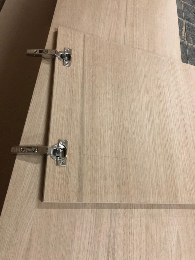 Тв зона с выдвижным столиком для ноутбука , в частный дом. МДФ + шпон дуба.