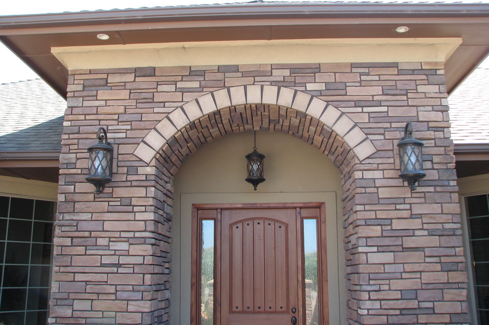Photo of a transitional entryway in Boise.