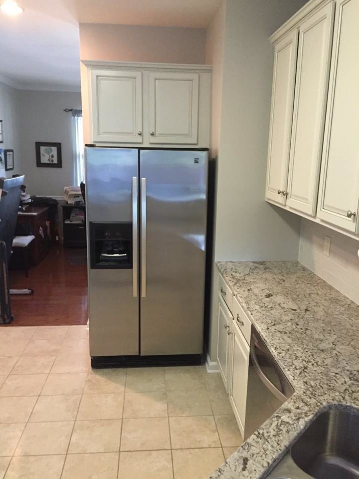 Transitional home design photo in Charlotte