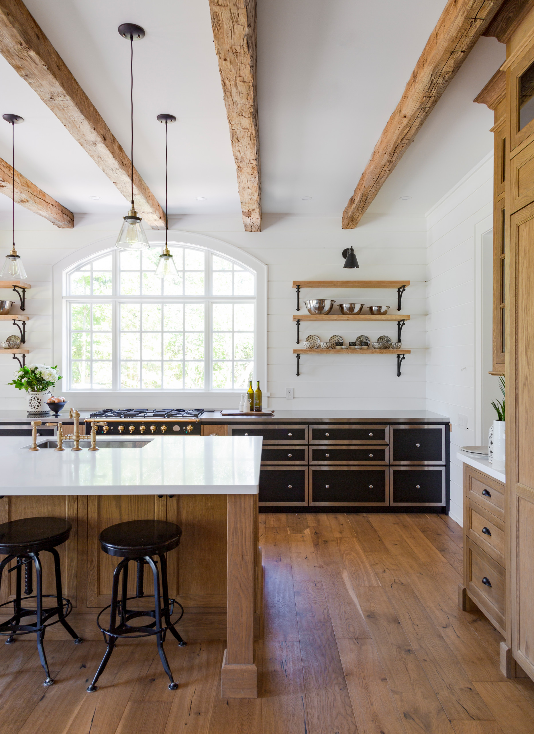 23 Farmhouse Kitchen Ideas to Add Rustic Charm in Modern Spaces