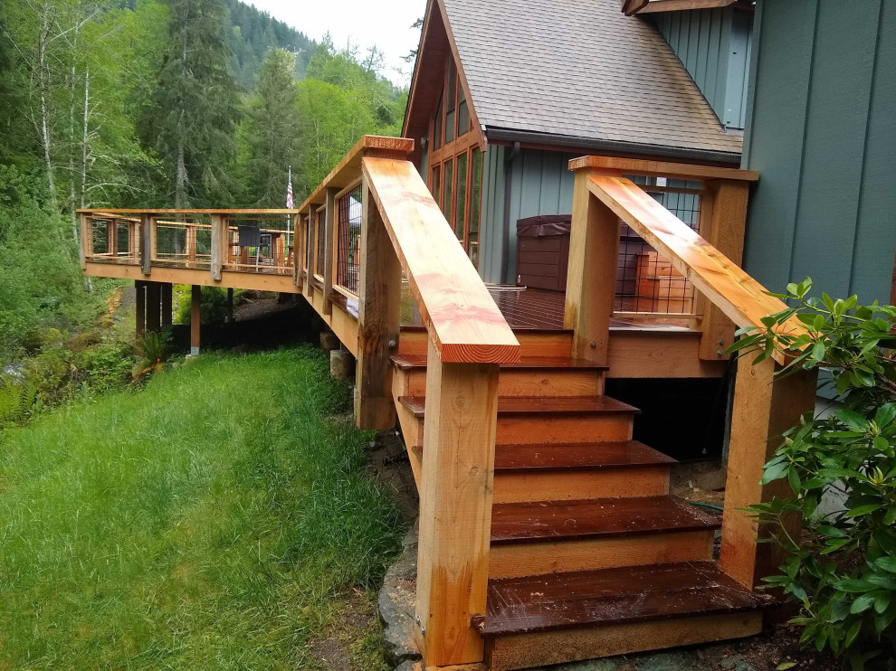 Example of a mountain style deck design in Seattle