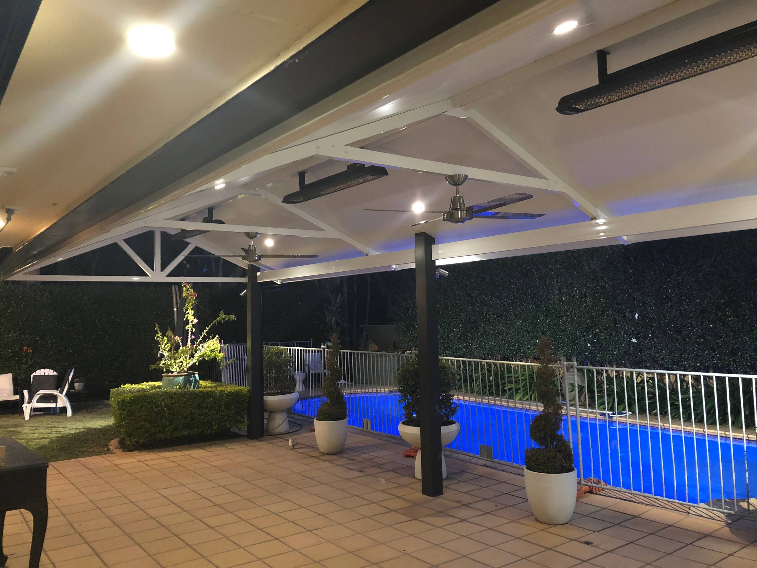 OUTDOOR ROOM - DOUBLES THE LIVING AREA